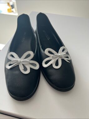 AEROSOLES Black Ballet Flats with White Bow Accent